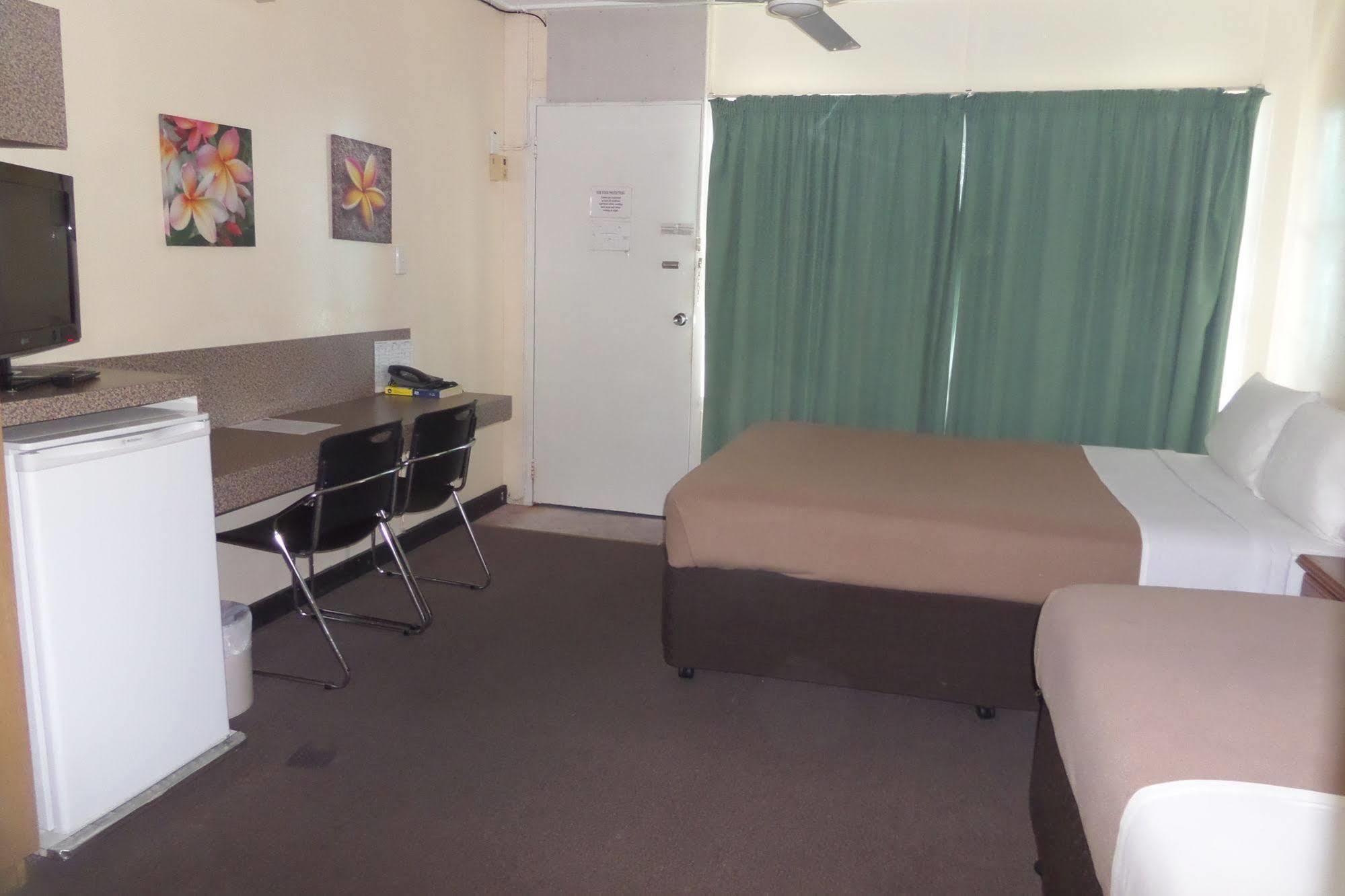 Moondarra Motel Innisfail Exterior photo
