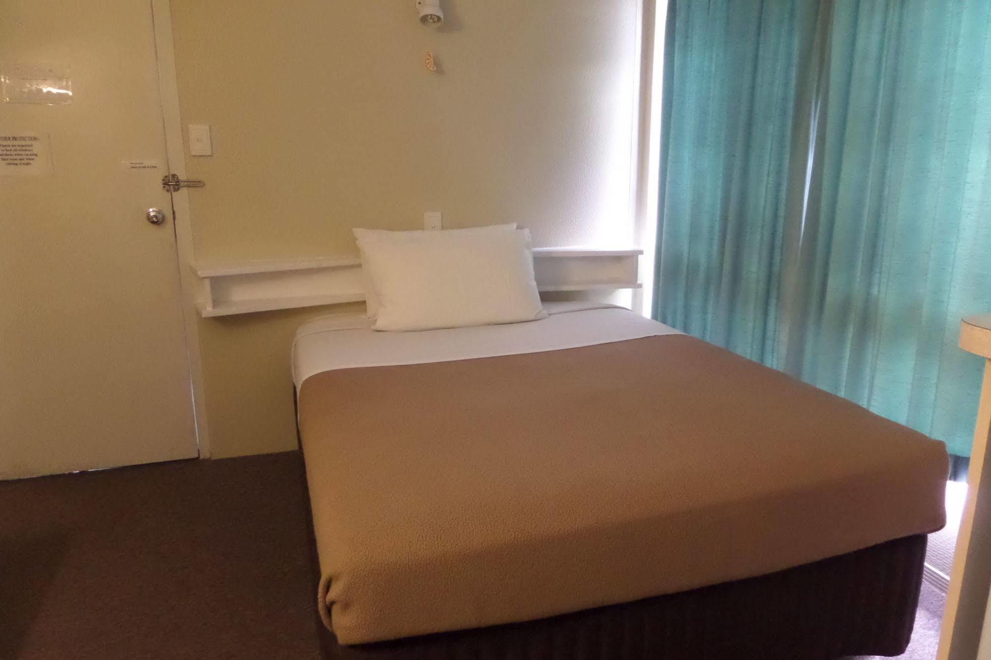 Moondarra Motel Innisfail Exterior photo